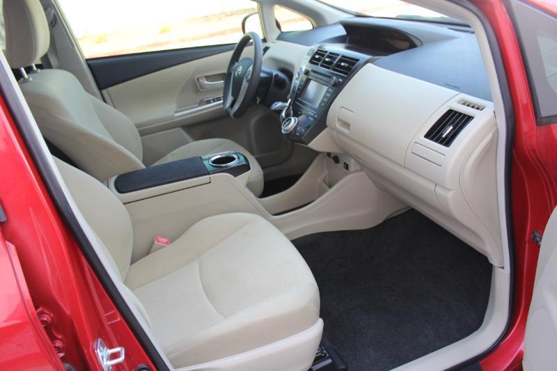 Toyota Prius V  2012