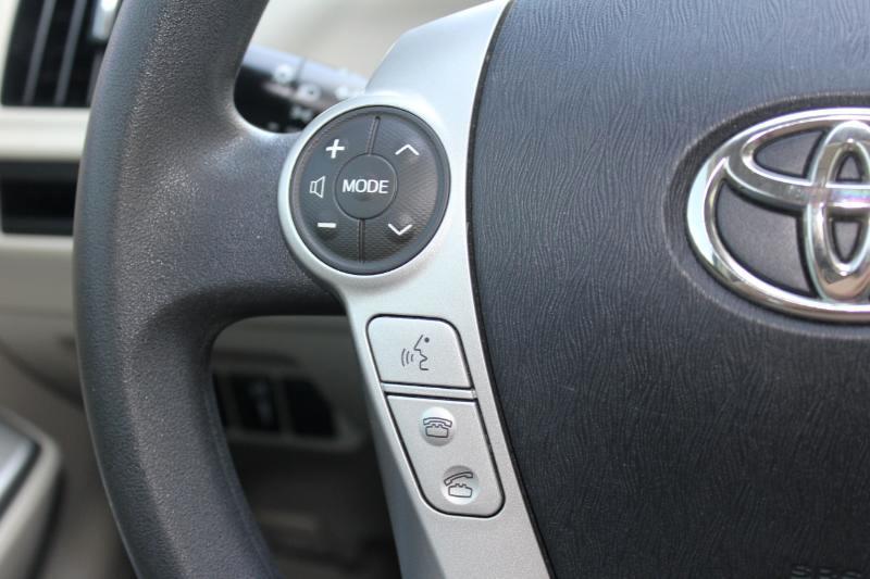 Toyota Prius V  2012