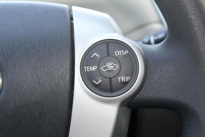 Toyota Prius V  2012