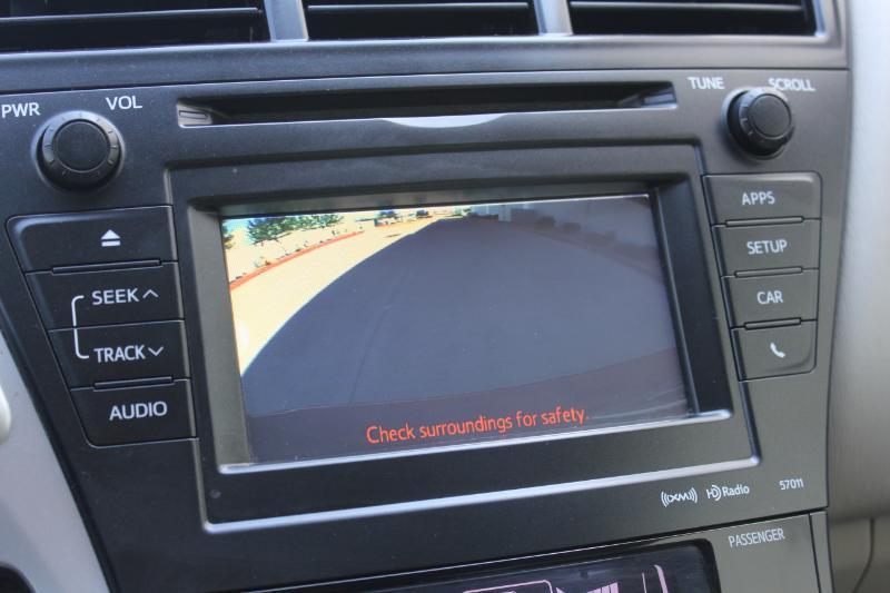Toyota Prius V  2012