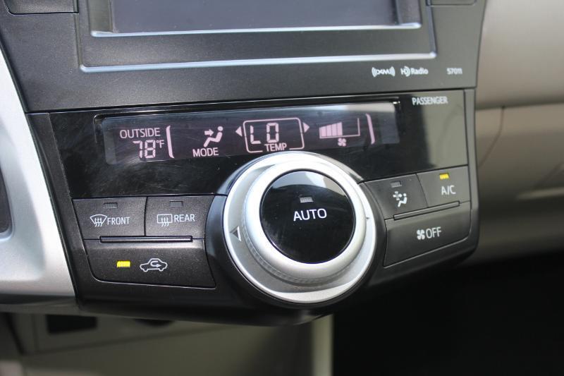 Toyota Prius V  2012