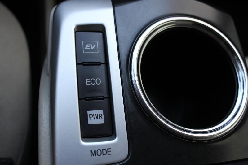 Toyota Prius V  2012