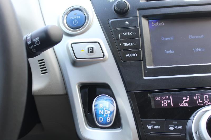 Toyota Prius V  2012