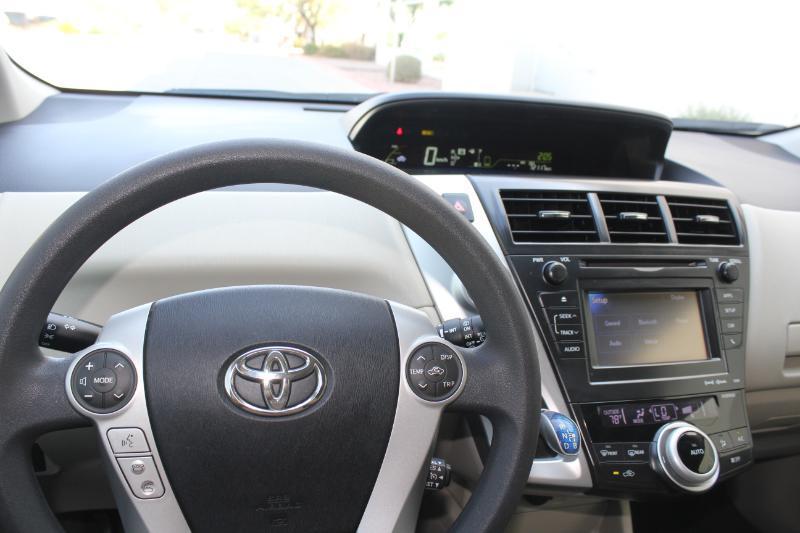 Toyota Prius V  2012
