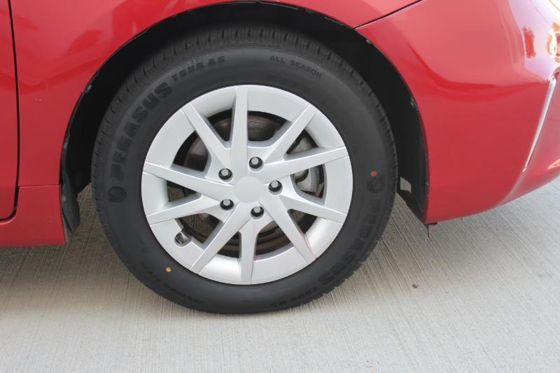 Toyota Prius V  2012