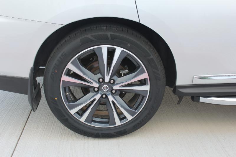 Nissan Pathfinder Platinum 2WD 2018