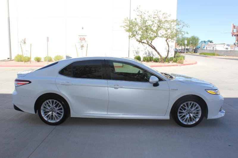 Toyota Camry Hybrid  2020