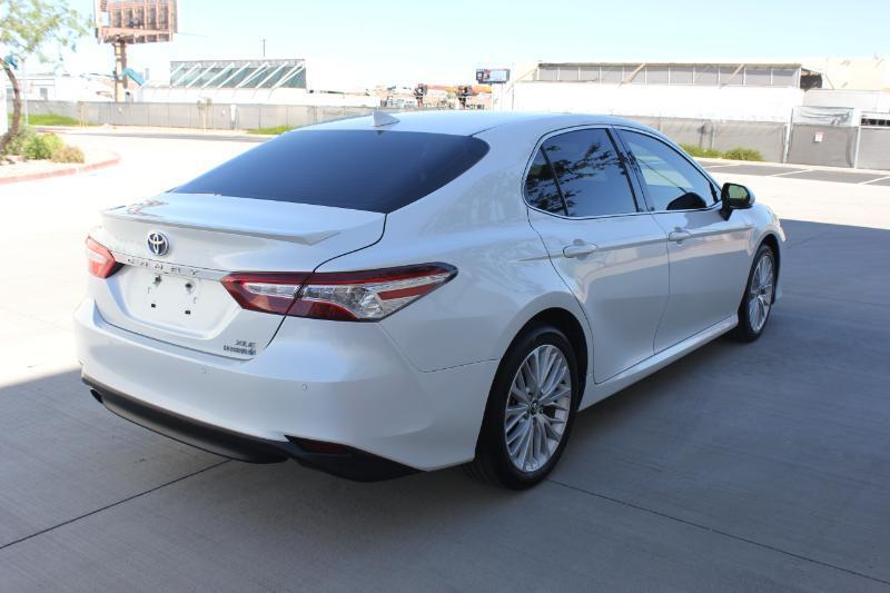 Toyota Camry Hybrid  2020