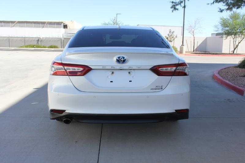 Toyota Camry Hybrid  2020