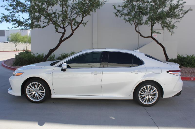 Toyota Camry Hybrid  2020