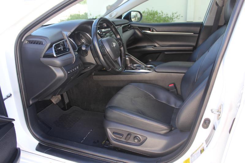 Toyota Camry Hybrid  2020