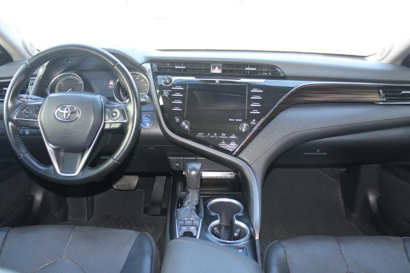 Toyota Camry Hybrid  2020