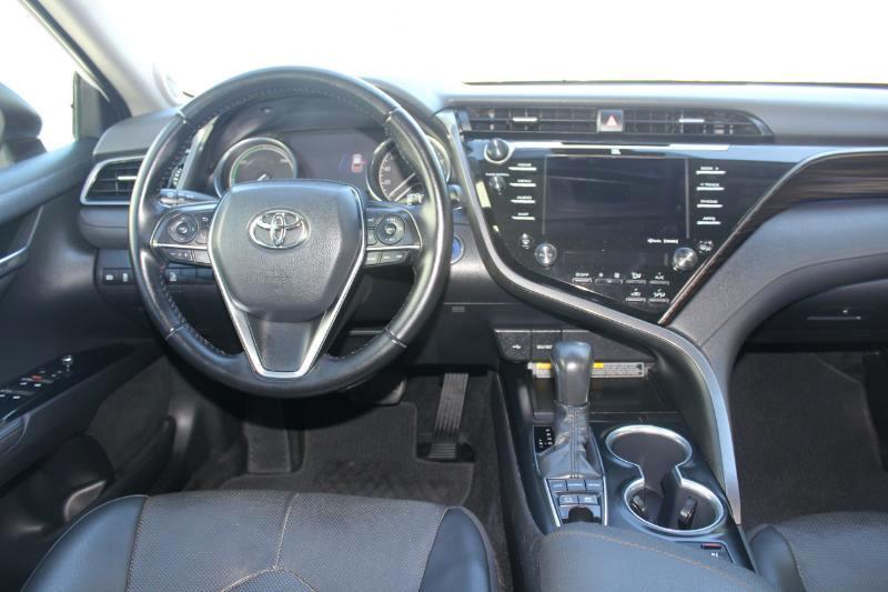 Toyota Camry Hybrid  2020