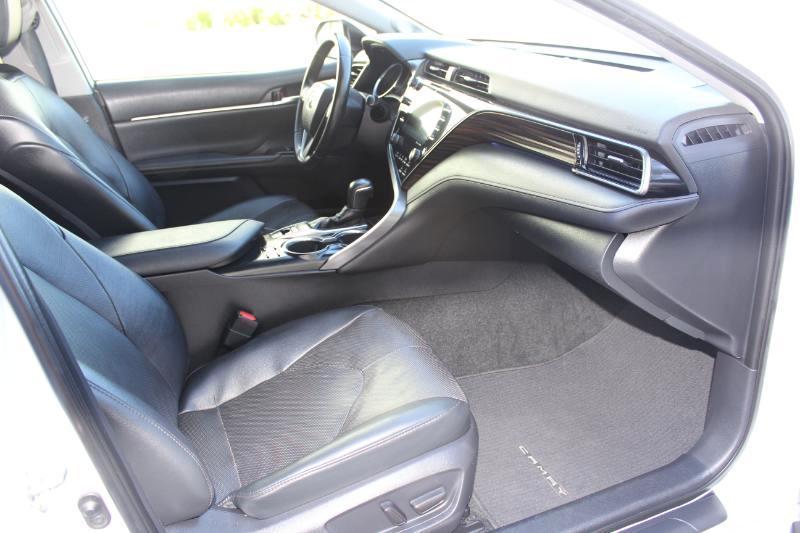 Toyota Camry Hybrid  2020
