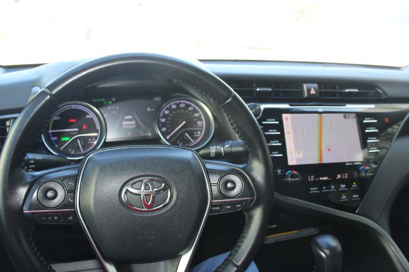 Toyota Camry Hybrid  2020