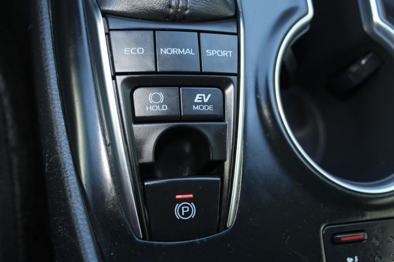 Toyota Camry Hybrid  2020