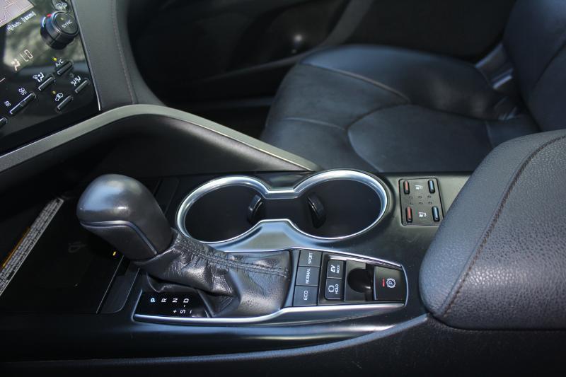 Toyota Camry Hybrid  2020