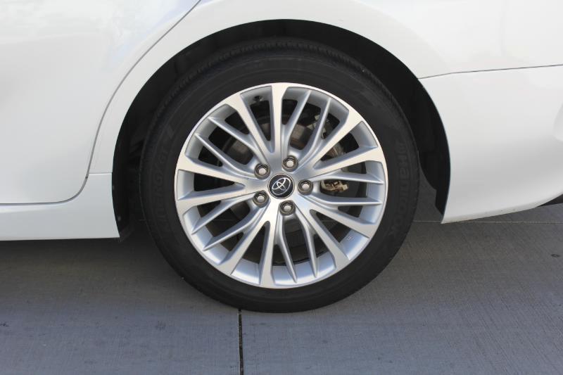 Toyota Camry Hybrid  2020