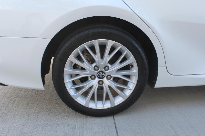 Toyota Camry Hybrid  2020