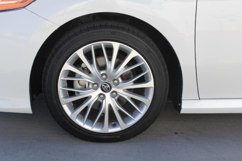 Toyota Camry Hybrid  2020