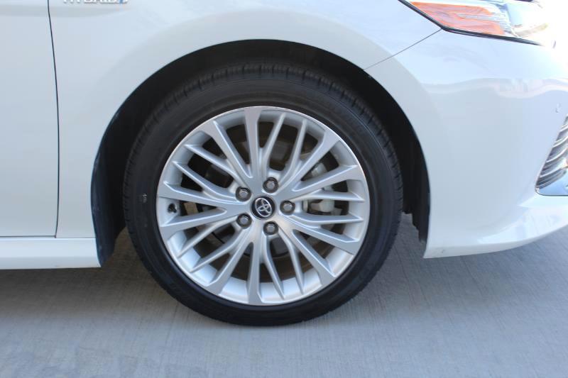 Toyota Camry Hybrid  2020