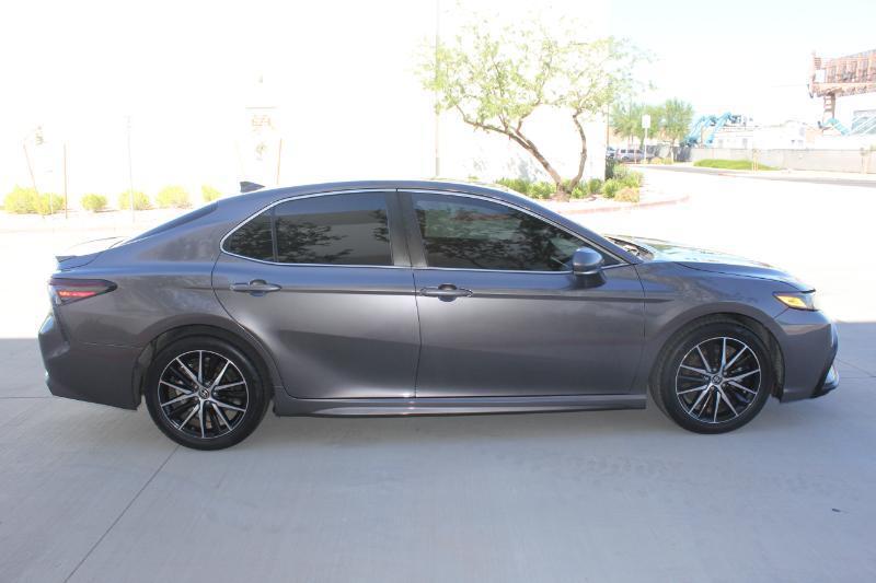 Toyota Camry SE 2023