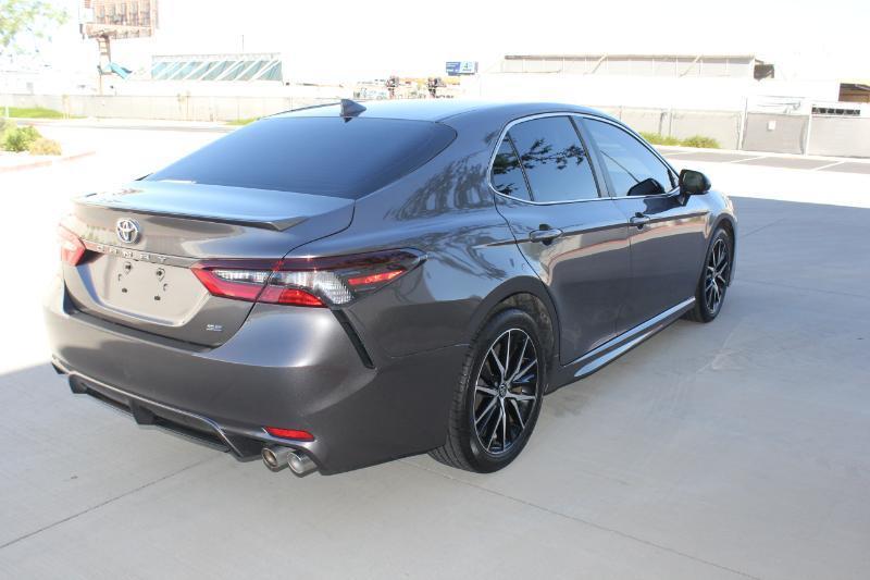 Toyota Camry SE 2023