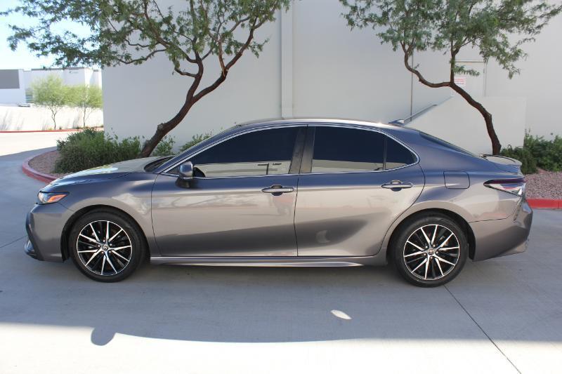 Toyota Camry SE 2023