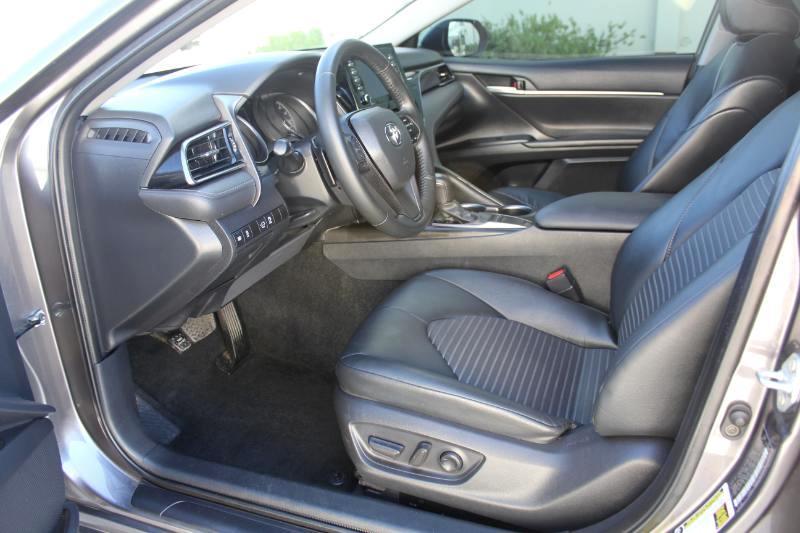 Toyota Camry SE 2023