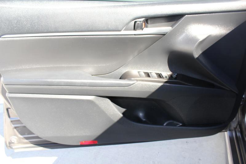 Toyota Camry SE 2023