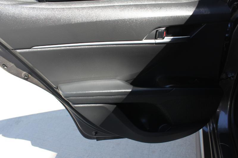 Toyota Camry SE 2023