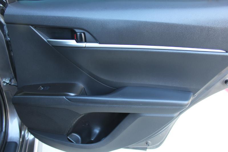 Toyota Camry SE 2023