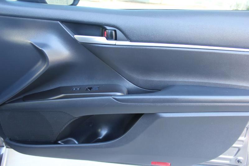 Toyota Camry SE 2023