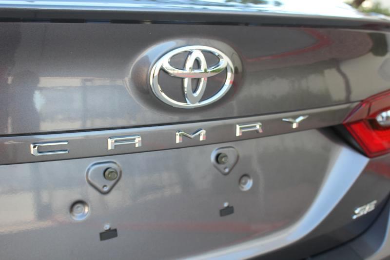 Toyota Camry SE 2023