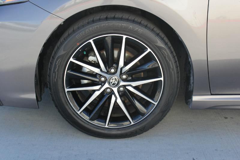 Toyota Camry SE 2023