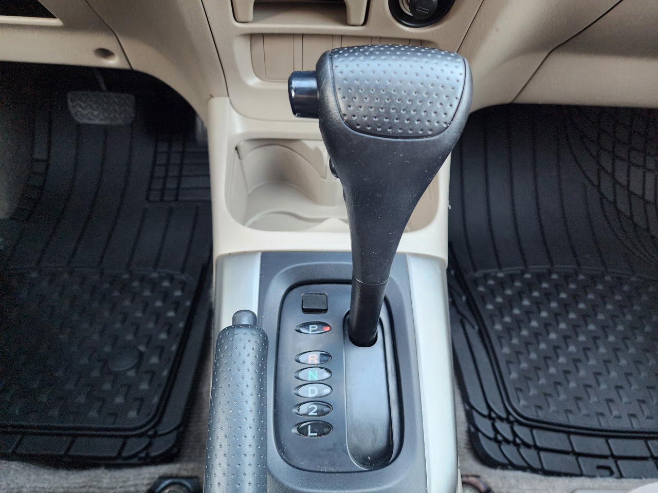 Toyota RAV4 2WD 2005