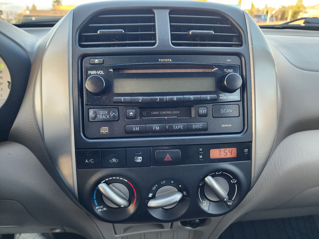 Toyota RAV4 2WD 2005