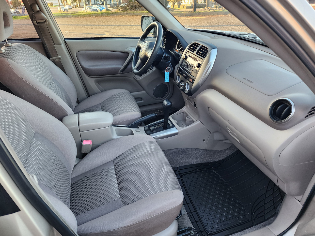 Toyota RAV4 2WD 2005