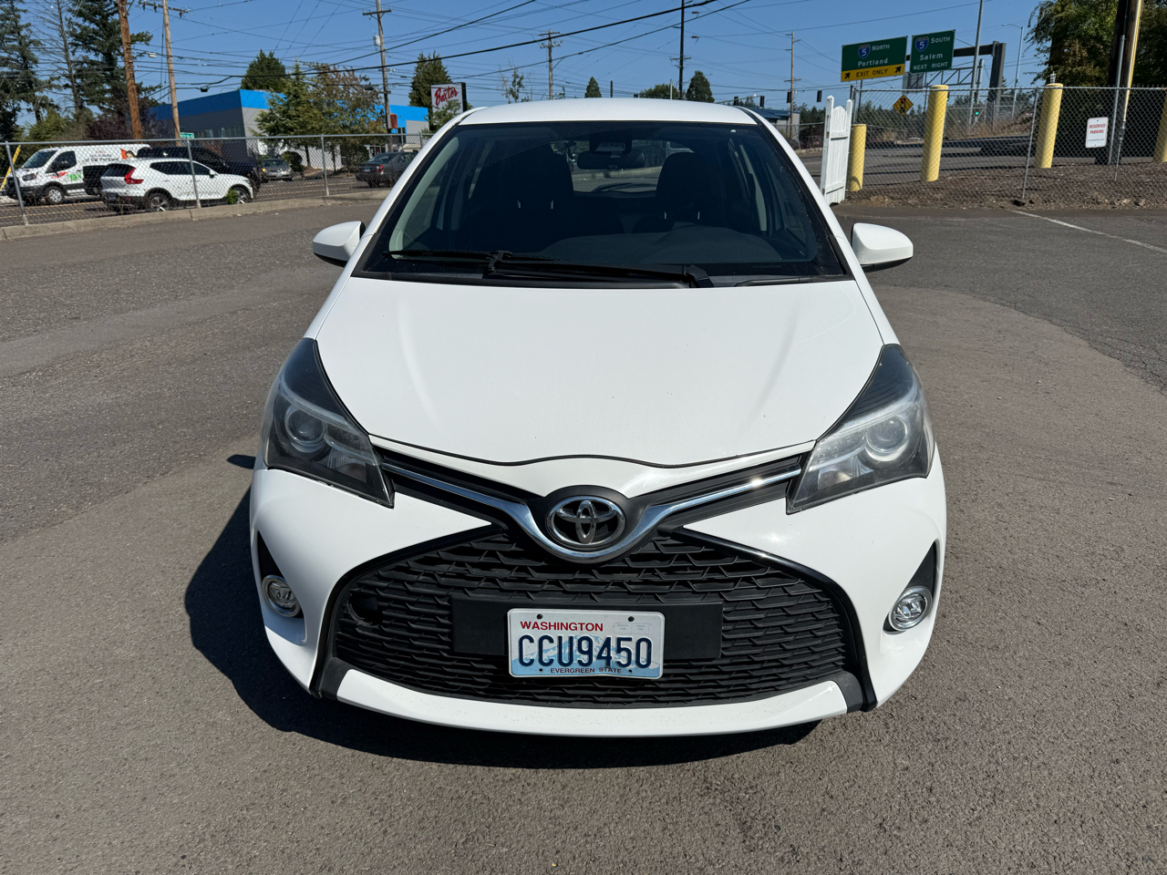 2017 Toyota Yaris LE SE photo 3