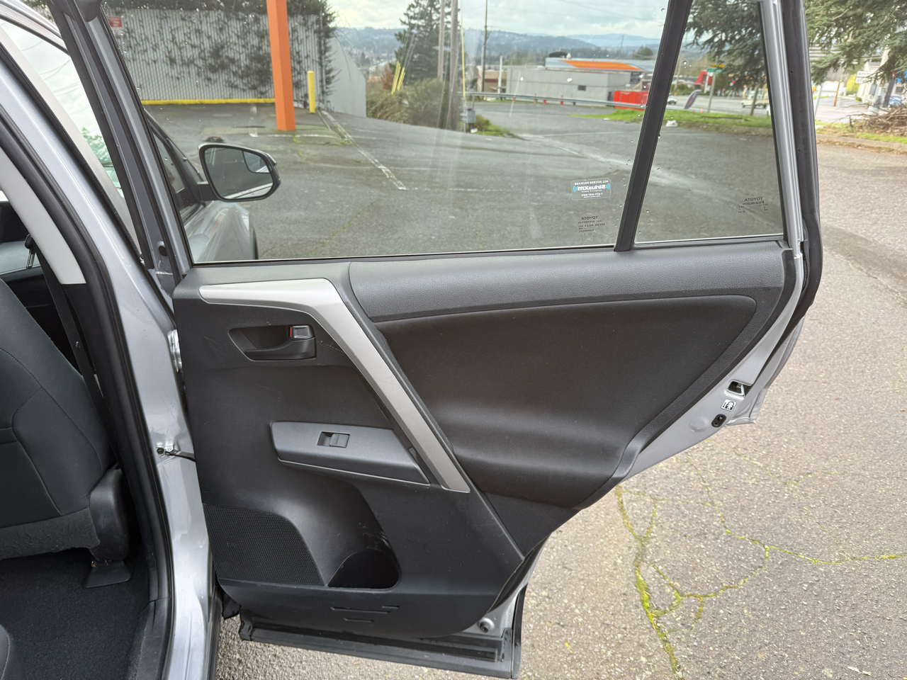 Toyota RAV4 LE AWD 2016