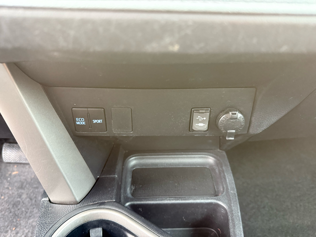 Toyota RAV4 LE AWD 2016