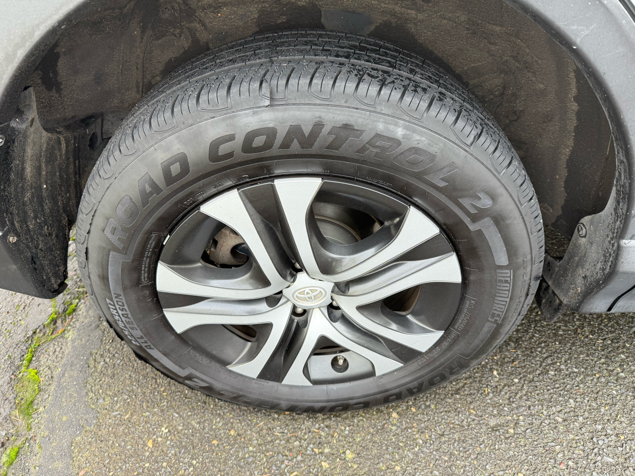 Toyota RAV4 LE AWD 2016