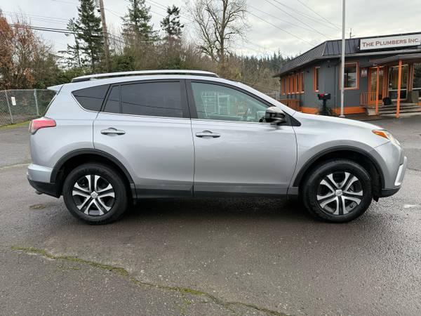 Toyota RAV4 LE AWD 2016