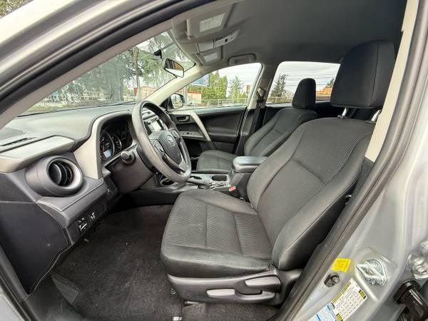 Toyota RAV4 LE AWD 2016