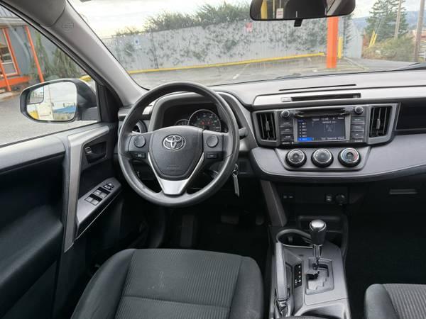 Toyota RAV4 LE AWD 2016