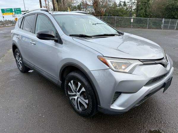 Toyota RAV4 LE AWD 2016