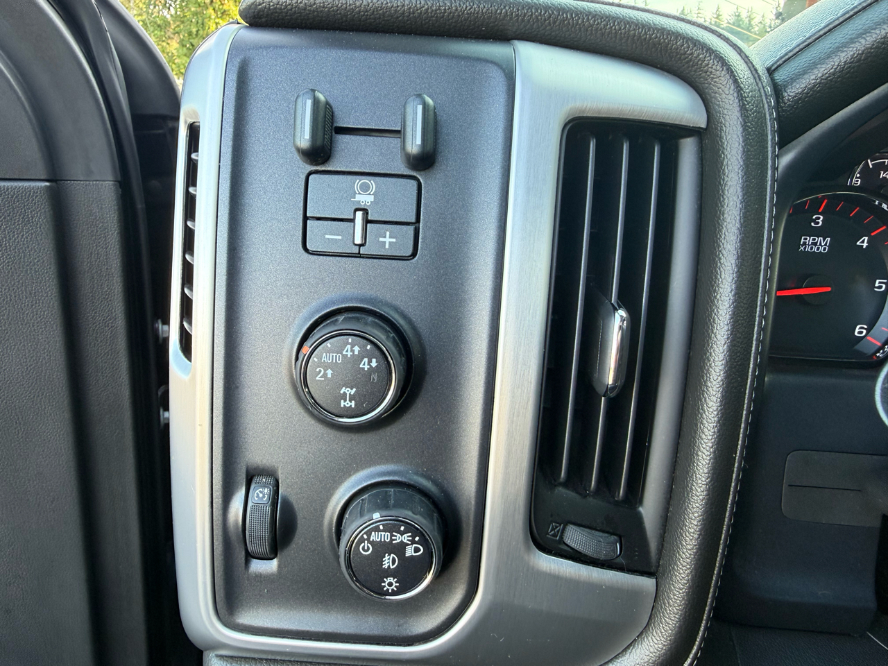 GMC Sierra 1500 SLE Crew Cab 4WD 2015