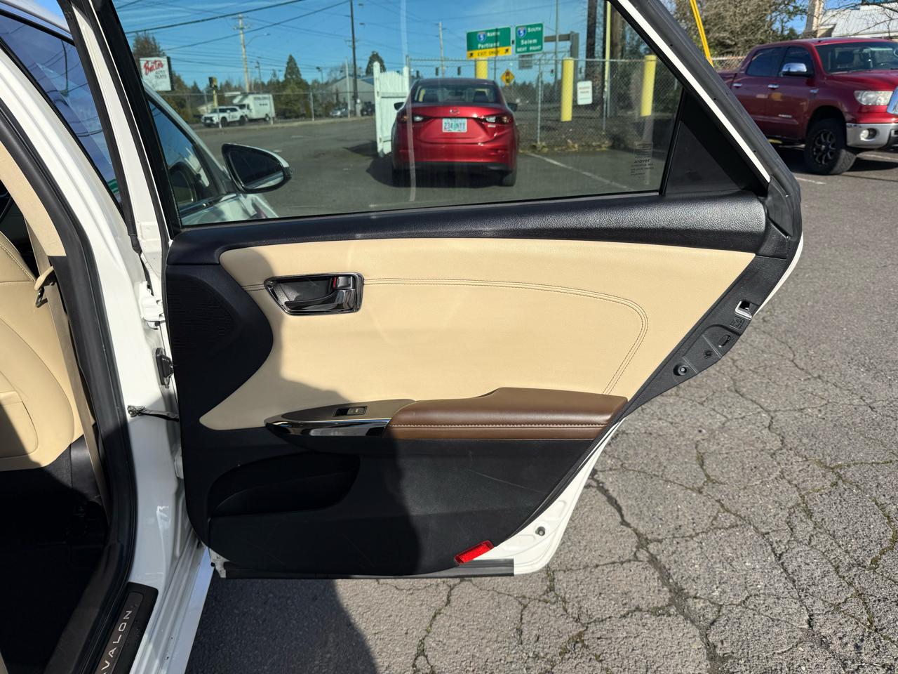 Toyota Avalon Hybrid XLE Premium 2013