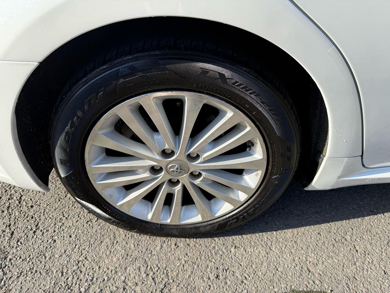 Toyota Avalon Hybrid XLE Premium 2013