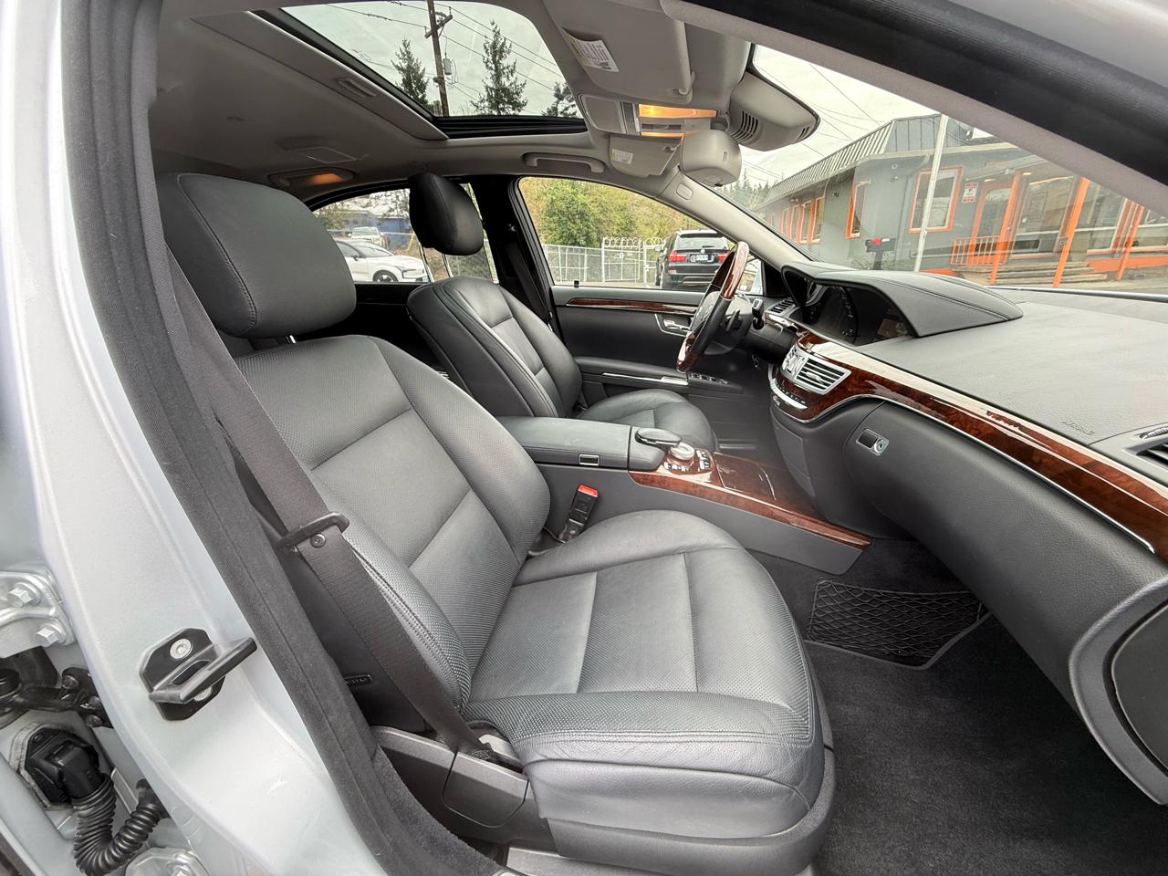 Mercedes-Benz S-Class S550 4-MATIC 2010